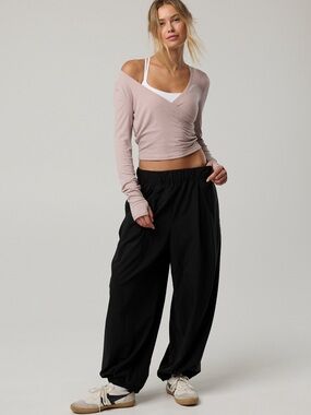OFFLINE By Aerie Nice Moves Balloon Pant in Black